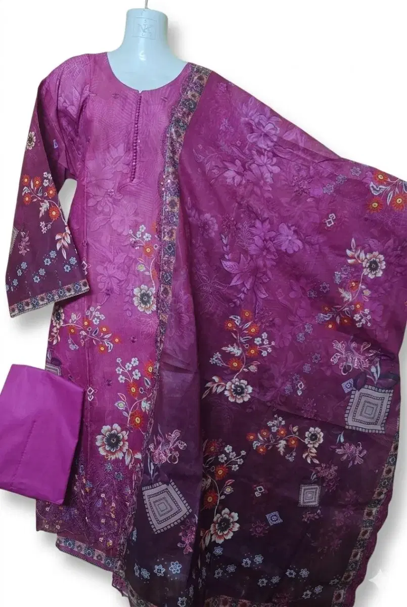 Premium Bexi-Boil Embroidered Three-Piece Set. - Image 2