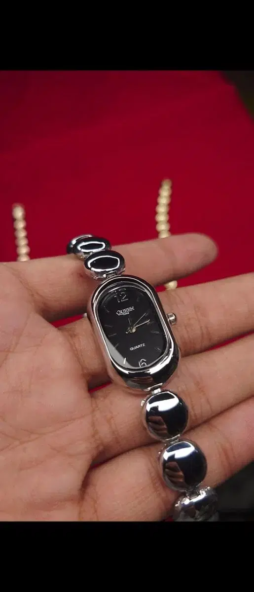 Elegant and Luxurious Ladies Watch - Thumbnail 2